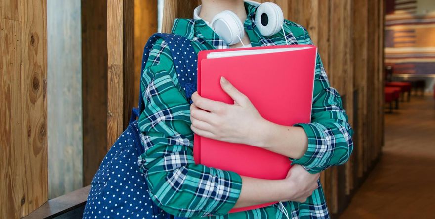 該獨立了！大學生每月「2萬生活費」不夠花？　網友激戰理由超派