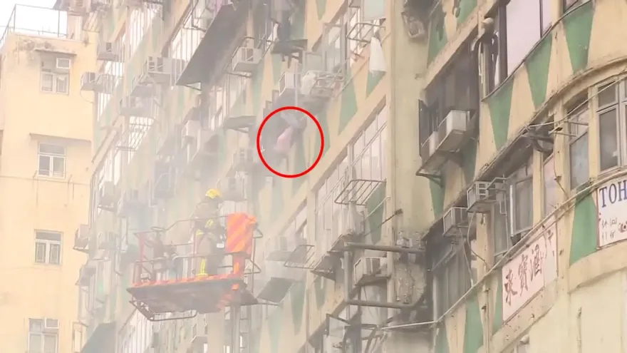 影/港大廈恐怖奪命火釀5死41傷「3女掛窗邊待援」樓內擠滿賓館.棺材房