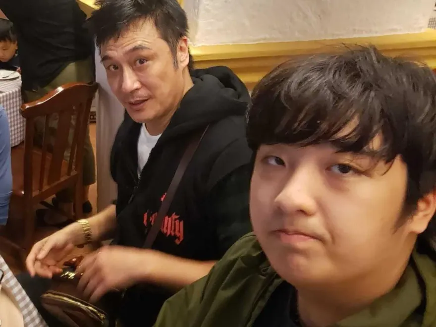 金馬影帝被貼黑白靈堂照！吳鎮宇遭親兒劃清界線「不認識」　怒批：為博眼光而活
