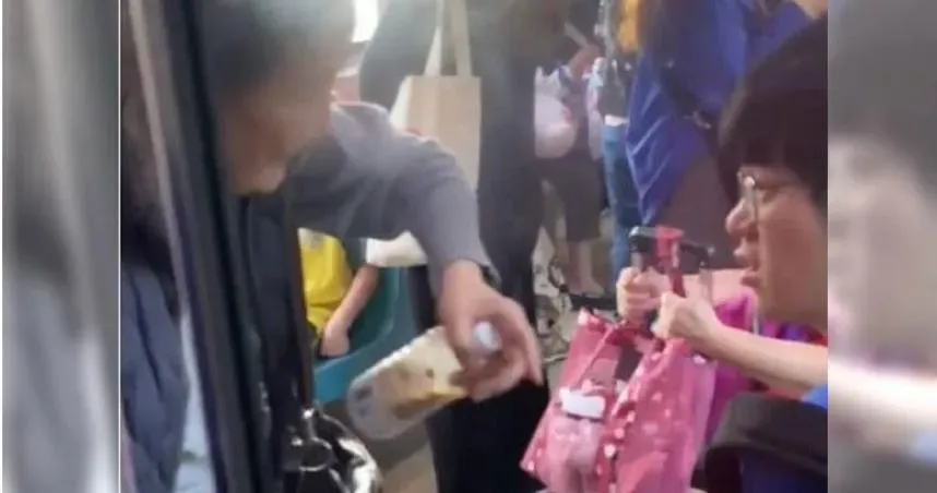 就是要坐博愛座！　阿婆坐著突起身要韓旅客「讓座」：年輕人不該坐這邊
