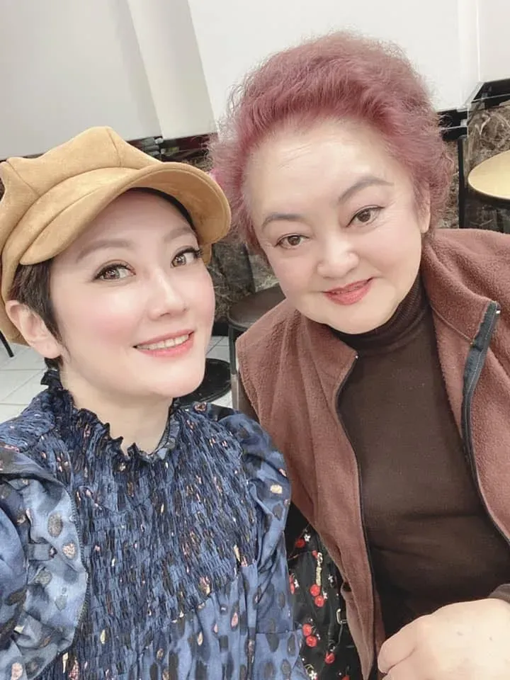 3年前急性腎衰竭！　77歲孔蘭薰坐輪椅「每週洗腎3次」近況曝光
