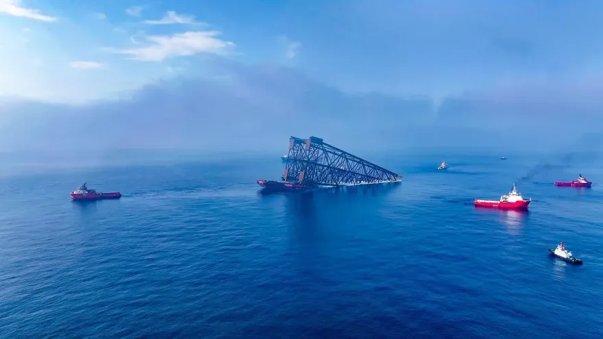 「深圳製造」出海：萬噸級海上平台導管架順利登船　將支撐海上油氣穩定
