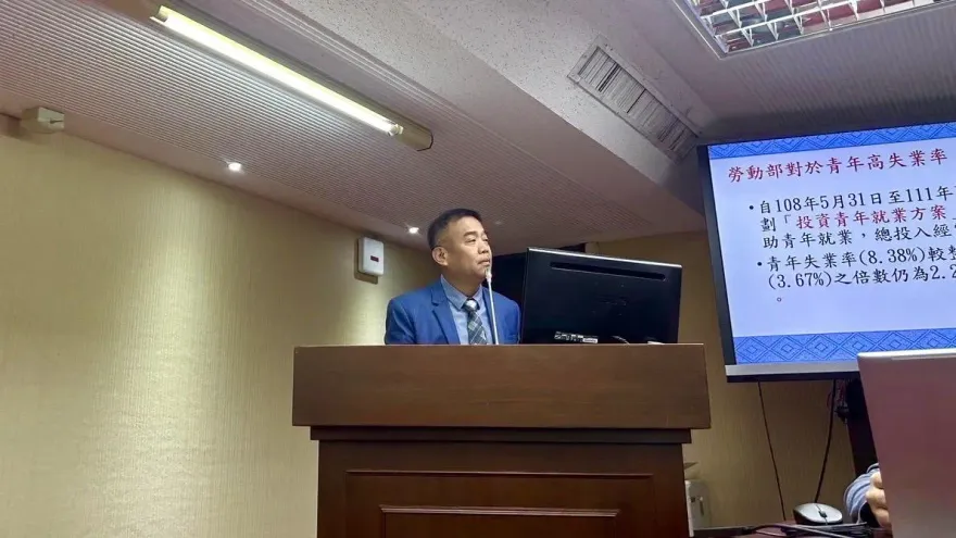 盧縣一「代投」恐涉偽造罪？王鴻薇為議事人員說公道話