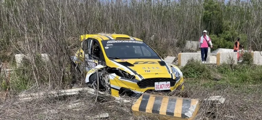 影/澎湖車賽連兩天出意外！「賽車教父」廖老大兒子失控撞護欄　驚險影片曝光