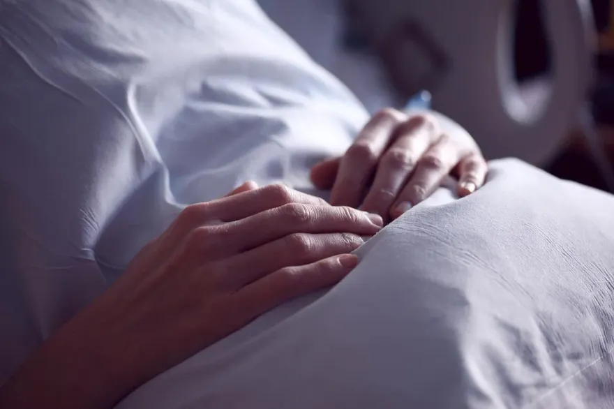 24歲妙齡女喉嚨痛就醫一看竟是皮膚癌　手術化療也救不回...7個月後過世