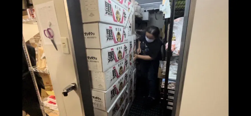 和牛EMPEROR辯「過期肉教育訓練用」遭衛生局打臉：在使用區查到