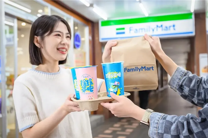 超商功能+1！全家24小時手搖飲開張　「搖搖茶吧」新品買2送1