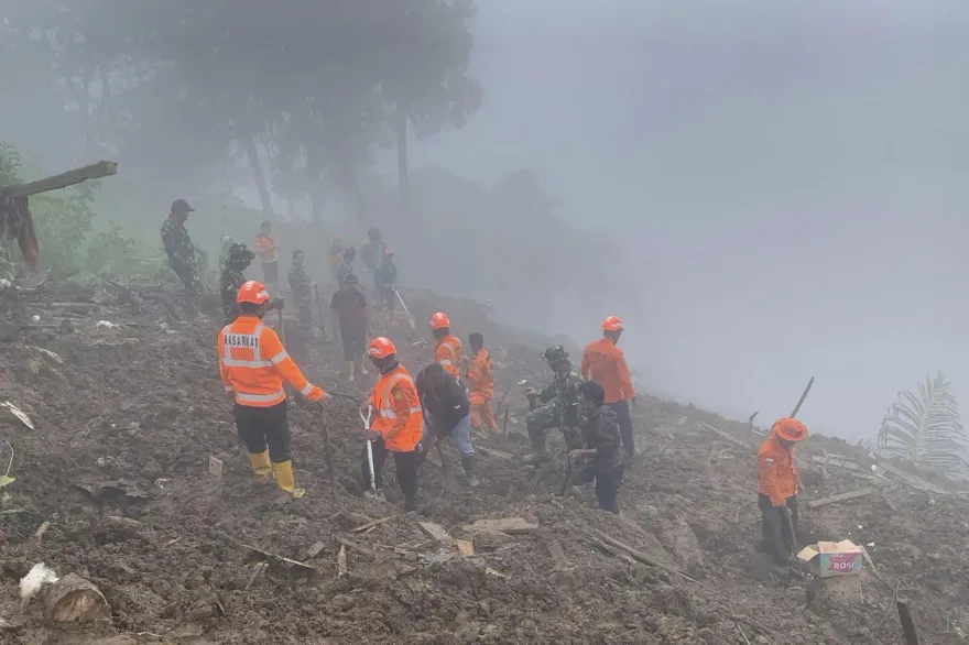 印尼中部山區連日暴雨引發山崩　至少15人遭活埋身亡