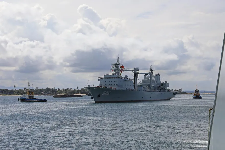 陸海軍護航編隊結束「馬達加斯加之行」　逾300官民齊聚港口相送