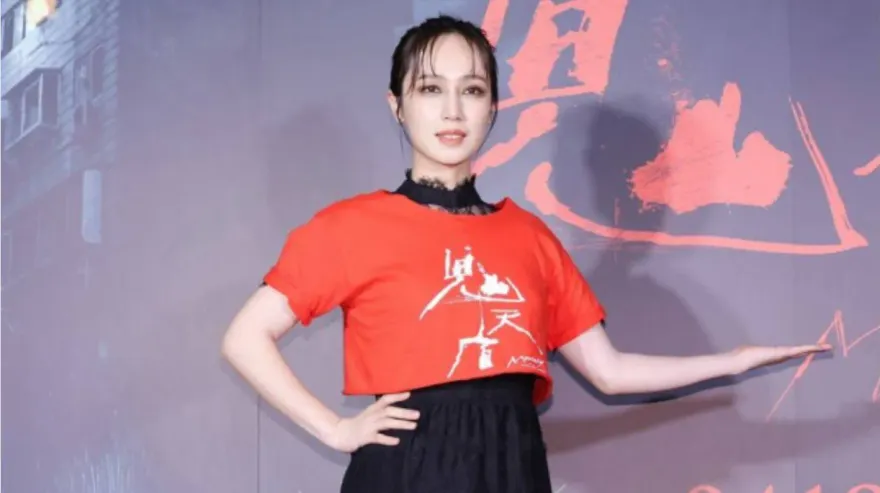 隔空放閃鄭人碩！小薰甜喊「天天被愛」揭5年戀現況