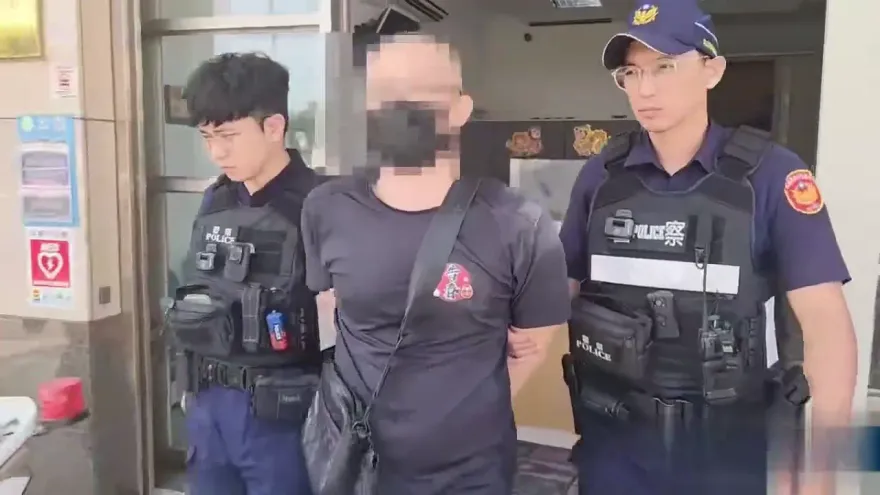 影/羅東暗夜驚見大樓遭祝融！警衝B1逮縱火狂男再衝2樓滅火忙爆