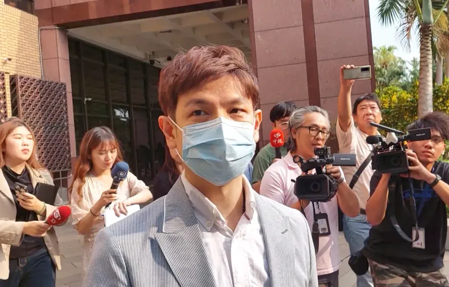 影/高虹安男友脫口「公積金就是要來還我錢的」　李忠庭出庭爆料：人民幣補貼降薪沒報稅