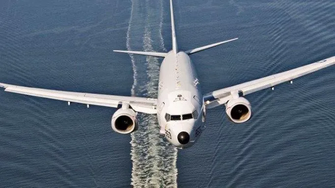 美中防長通話後！美軍P-8A海神式巡邏機飛越台海　解放軍：跟監警戒