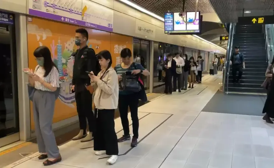 影/畫面曝光！17:17花蓮地震全台晃很大　機捷一度暫停行駛