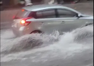 五股雨炸時雨量破80mm！　民眾回報：永安大橋淹過一個輪胎