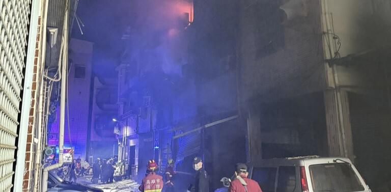 高雄三民深夜氣爆燒3戶！恐怖惡火釀1死6傷　初判住戶引爆瓦斯