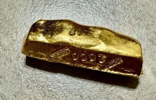 打掃房間「挖出30年前金塊」　內行一看羨炸：賺翻了