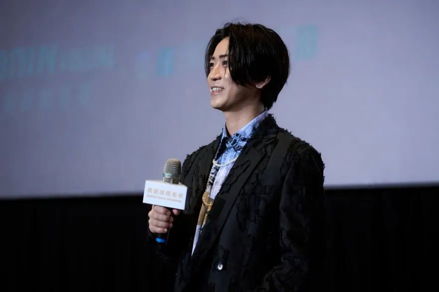 寵粉無極限！龜梨和也飛吻打勾約定看《怪物樵夫》　親民繞場與觀眾互動
