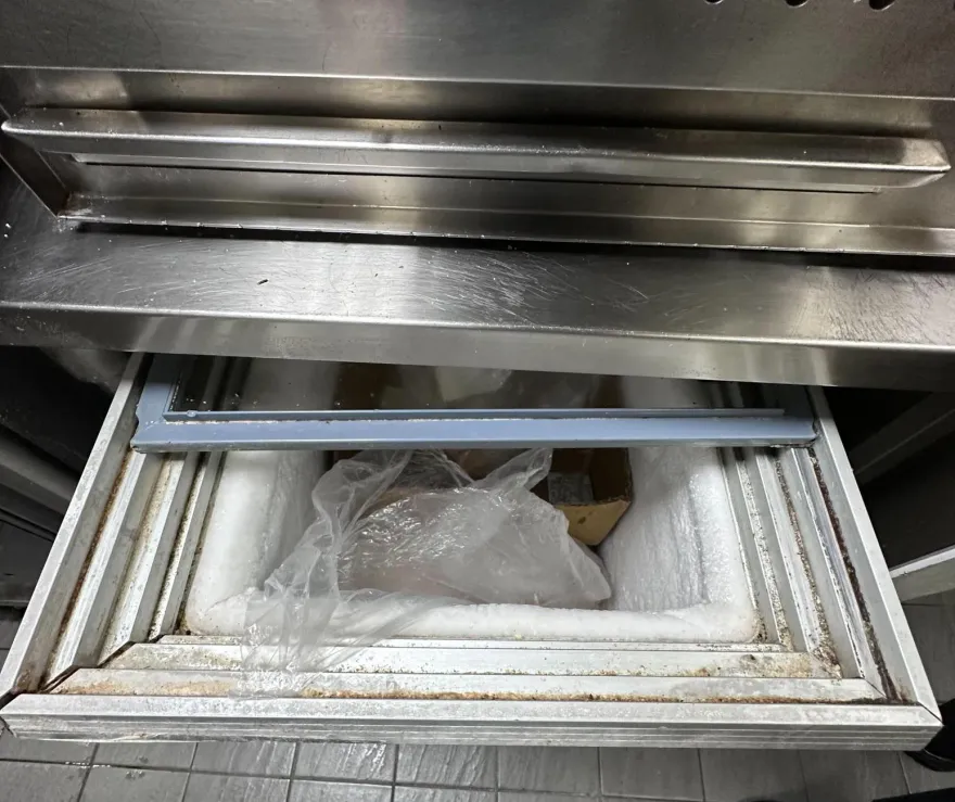 影/快訊/民眾爆料在「美麗新影城」吃到豬排沒熟！衛生局稽查7項衛生缺失