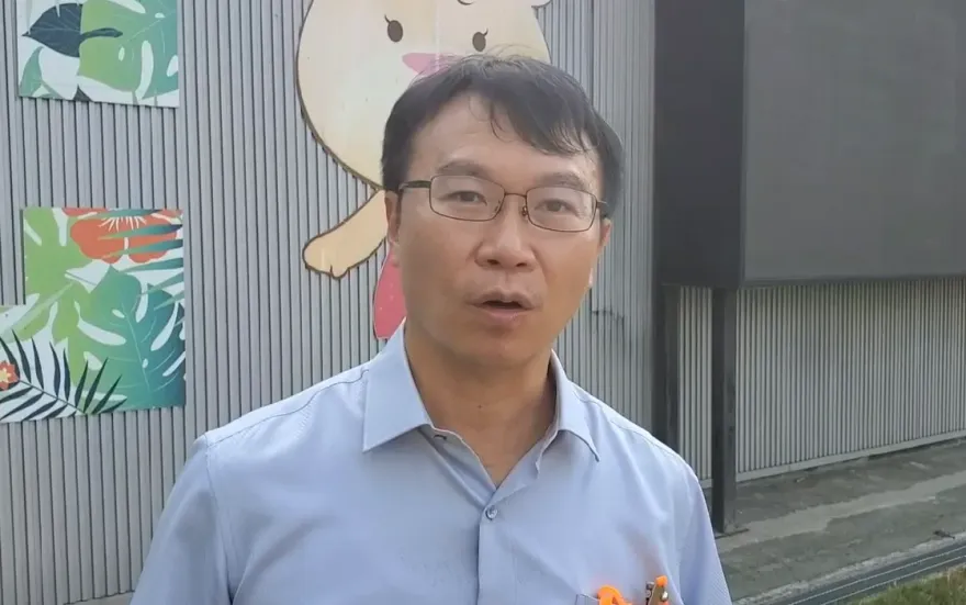 影/「被關停車場」洪一中怒批澄清湖球場工作人員　高市運發局：10分鐘內開門