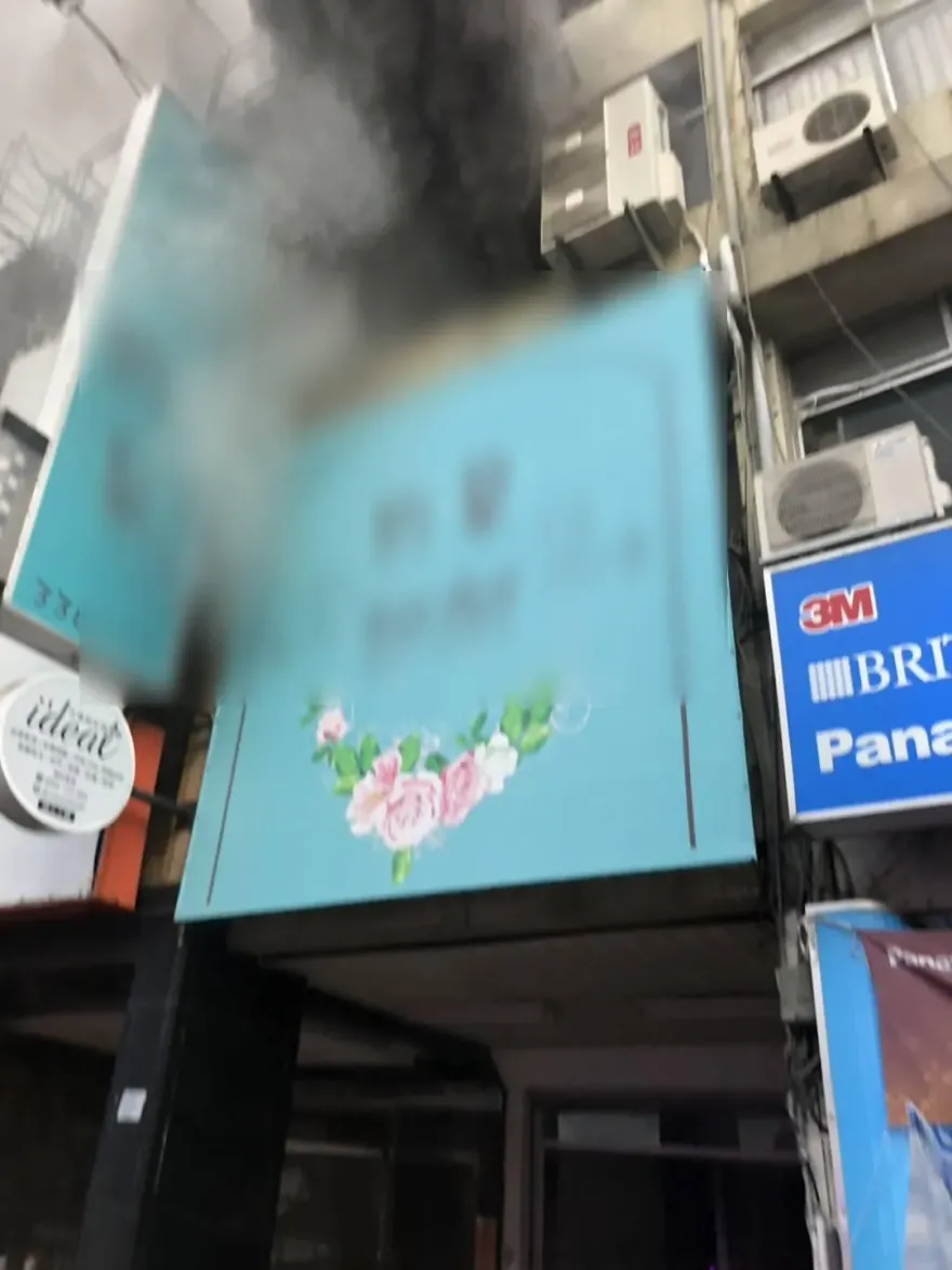 快訊/悚！高雄苓雅驚傳透天厝火警竄黑煙　消防員急拉水線幸無傷亡