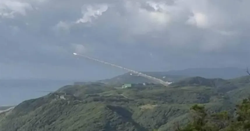 快訊/九鵬基地驚傳巨響！　多輛救護車不斷駛入真相曝...疑內部包商車禍3傷
