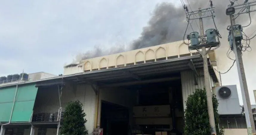 快訊/台南仁德塑膠工廠突竄火煙　消防43人23車緊急灌救