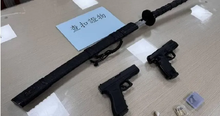 南投殯葬人變身武裝毒犯　擁槍暴力討債還持105cm斬馬刀被捕