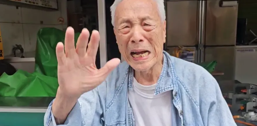 店在花蓮富凱飯店對面！「鋼管紅茶」87歲老闆返家哽咽「救藏錢」：我很難過
