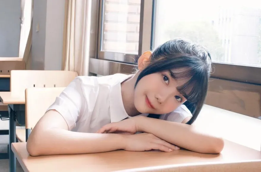 影/啦啦隊女神吃火鍋遇地震！害怕到「躲桌下5次」　狼狽畫面曝