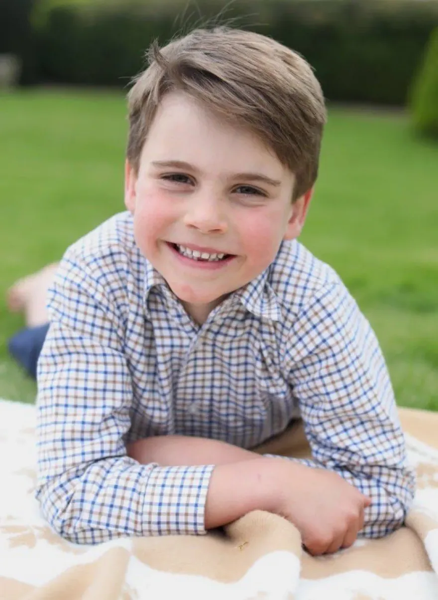 英國路易王子6歲了！凱特王妃親拍愛子生日照　CNN：這次確實沒修圖