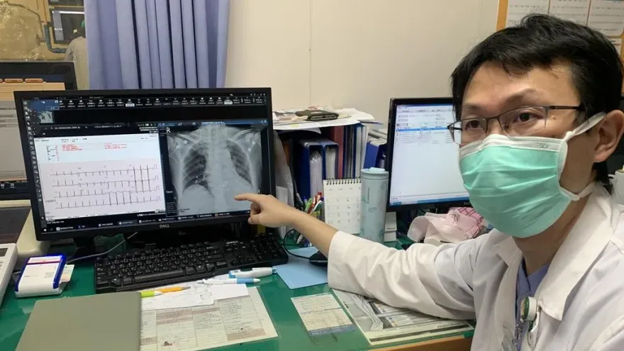 翁「心臟衰竭」喘到吸不到空氣！70大壽當天「開心7種手術」獲新生