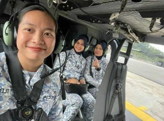 影/大馬直升機墜機釀10死　3女兵機上開心合影竟成最後遺照