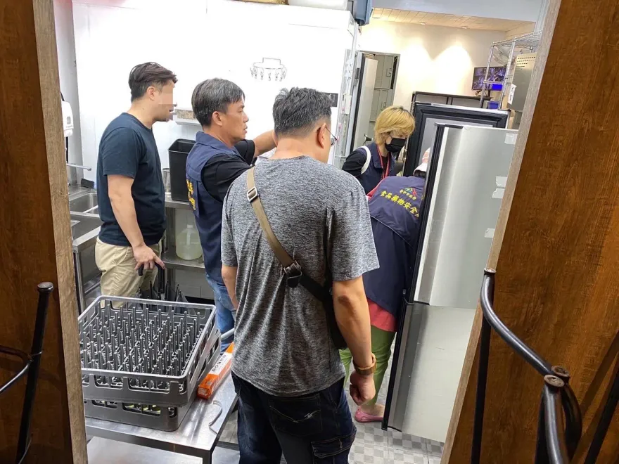 又查到一家！勤美商圈和牛燒肉餐廳存放上百公斤逾期肉品　台中食安處出手了