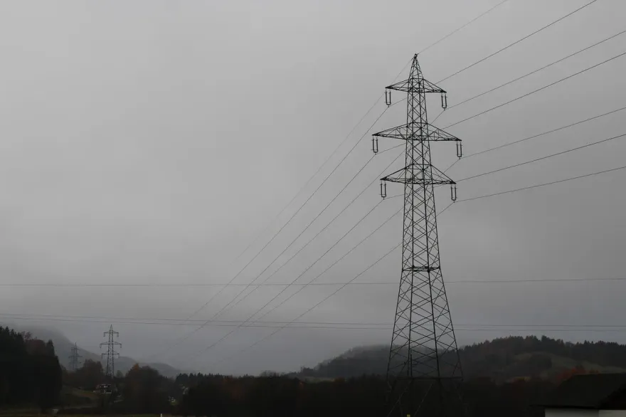豪雨炸北高雄！3226戶停電　他嘆「無法做生意」苦等3hrs仍不來電