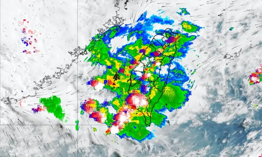 下波鋒面全台溼答答！明後2天達高峰　氣象粉專：很像梅雨的春雨