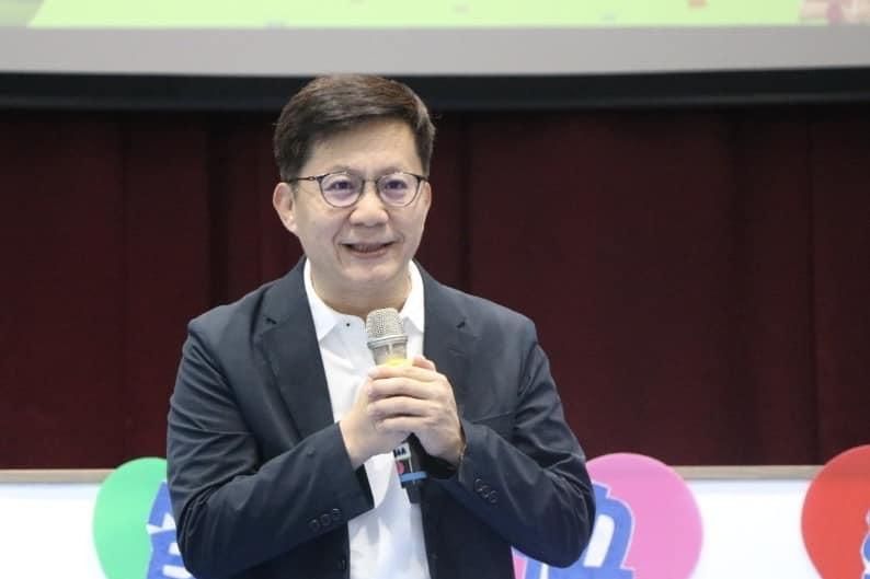 遭爆帶妻子赴帛琉出差　張廖萬堅：外交行程配偶同行很常見