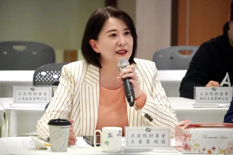 貼「蔡英文尊者圖」刑事局要查！王鴻薇沒在怕曬《周處除三害》梗圖嗆爆民進黨