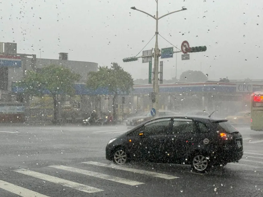 全台「雨不停國」！未來48小時降雨達高峰　下週雨量「中南部整片紅」