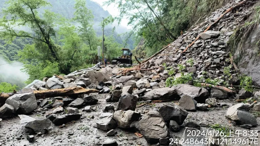 山區大雨＋落石不斷！中橫便道搶修受阻　今封閉「人和機具暫撤」