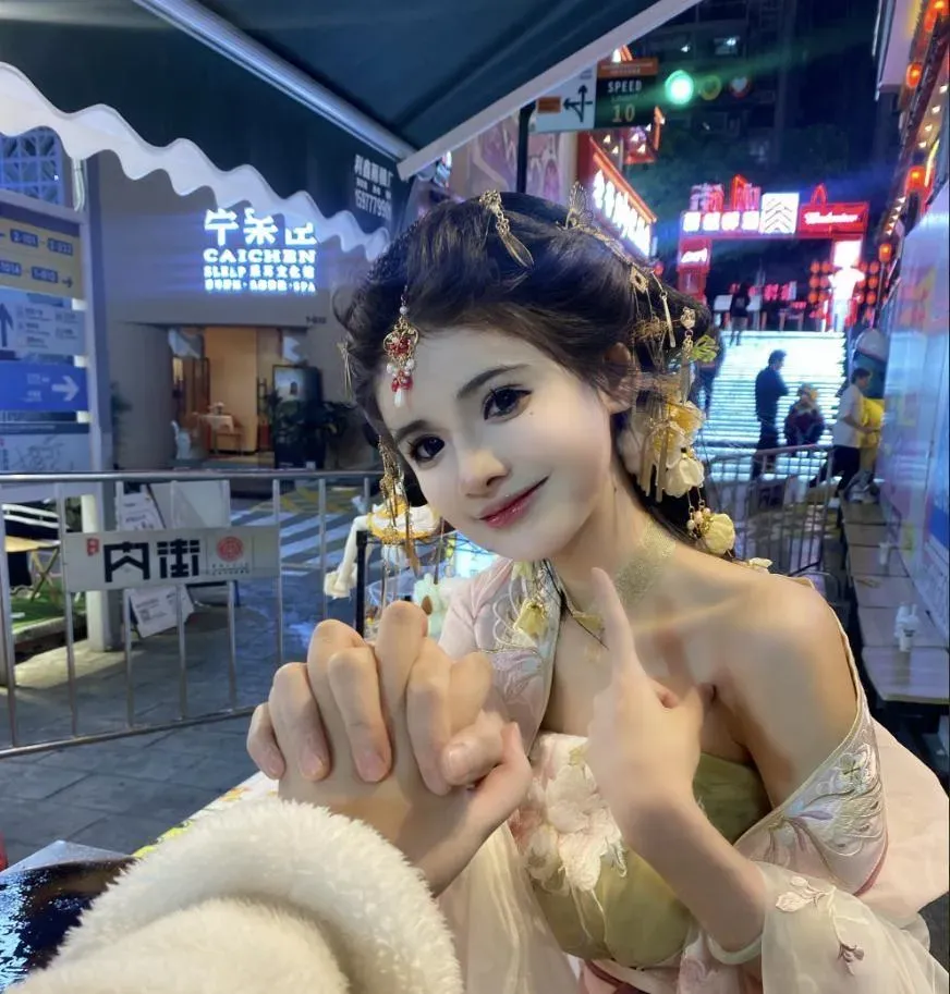 影/百萬網紅賣煎餅招工「月薪13K」挨轟　她落淚拍片澄清：自己能力不足