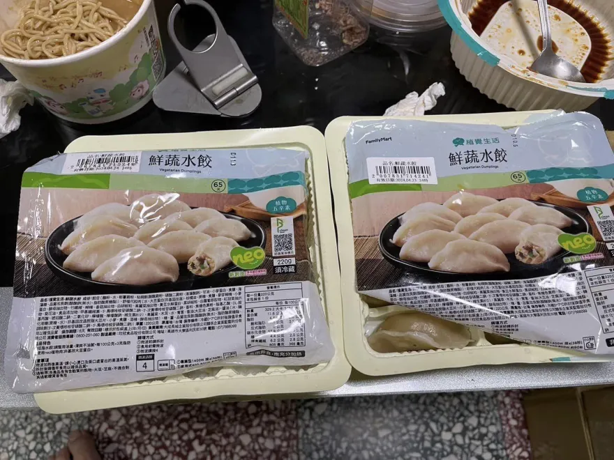 超商餃子有黑點！他當黑松露吃了「結果送急診」　業者第一時間反應讓他無奈