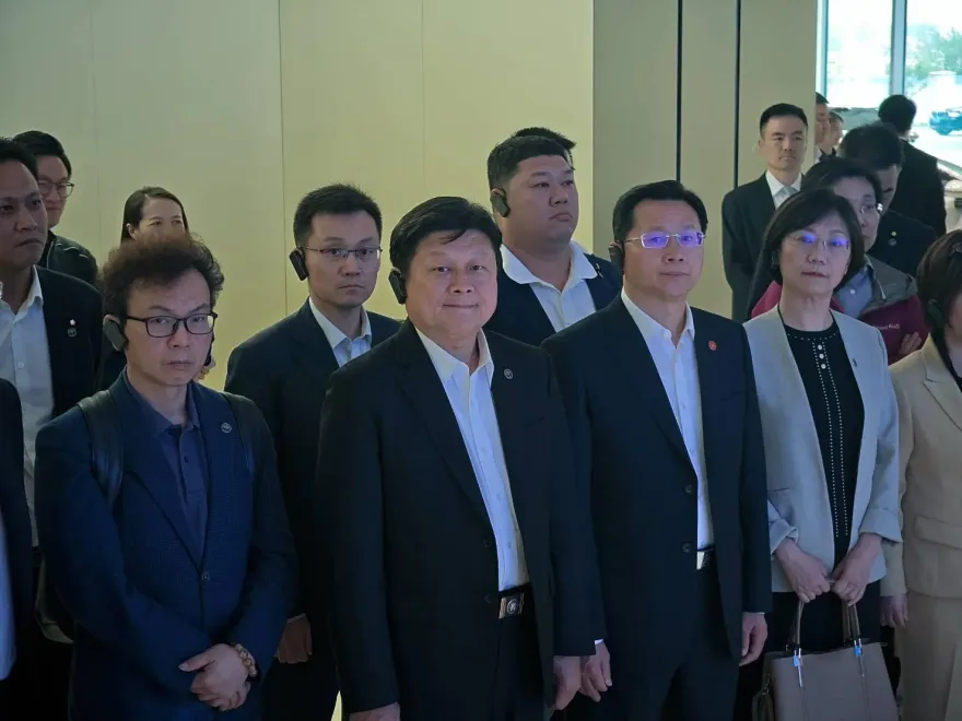 影/訪小米汽車工廠　傅崐萁讚：30萬元就能買到比特斯拉更頂尖汽車