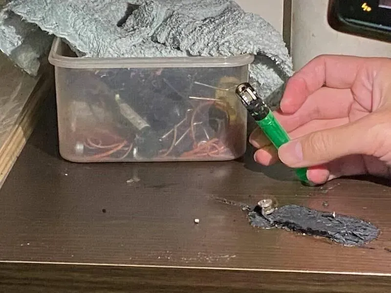 快訊/台東民宅神明廳離奇現火光！屋主遠端監視嚇壞　警消破門撲滅「打火機」