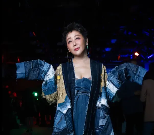 藍心湄主持《女大》21年罕動怒！　爆港女星「1傲慢行徑」讓她中斷錄影