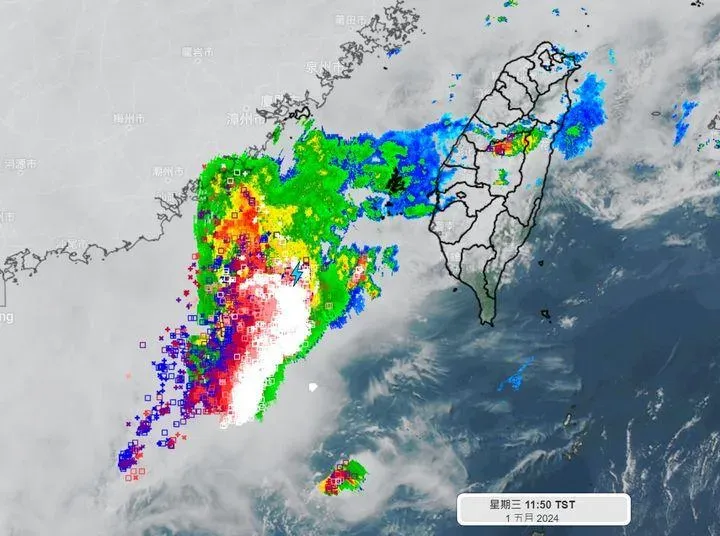 慎防雷陣雨！台灣海峽南部驚見「線狀對流」　閃電訊號1分鐘破600次