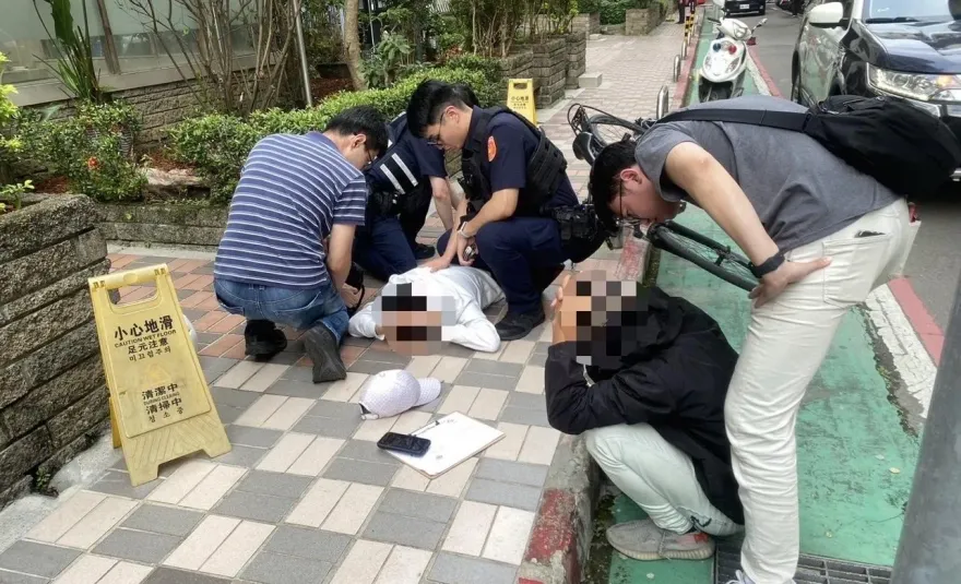 影/3詐騙車手當街交付贓款　北市休假警目擊叫支援逮人