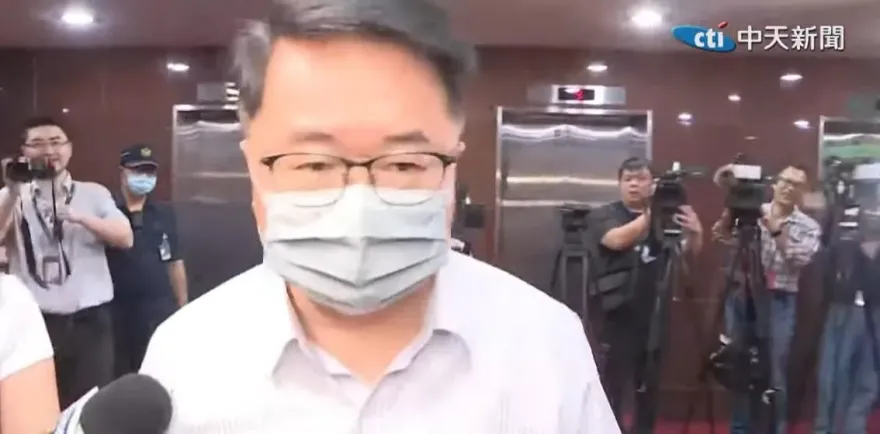 影/大新聞大爆卦　吳秉叡疑被「代投票」藍營抓包　老同事郭正亮曝：從未看過