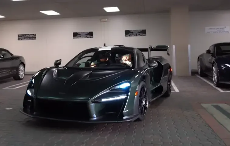 影/網紅砸5300萬買頂級超跑　牽車隔天「試駕撞爛」