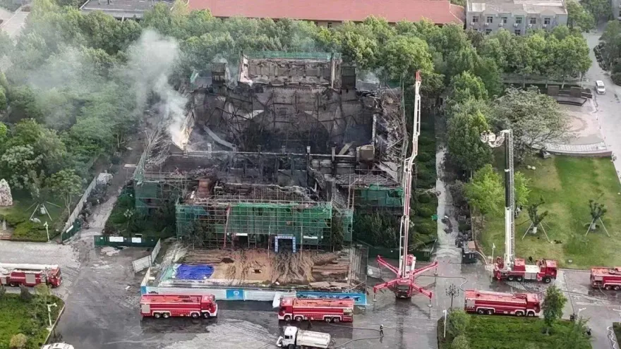 90年歷史建築毀於一旦！陸河南大學大禮堂深夜起火　校方：無比痛心自責